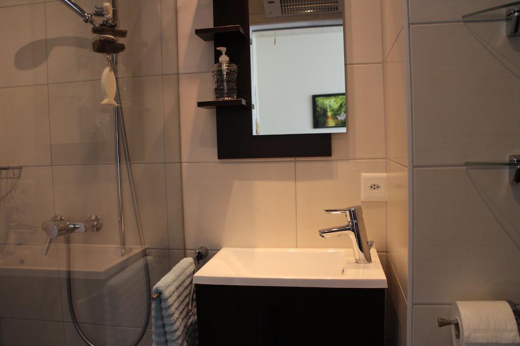 Les Petites Chambres De La Bleue Maison Coeuve Ruang foto